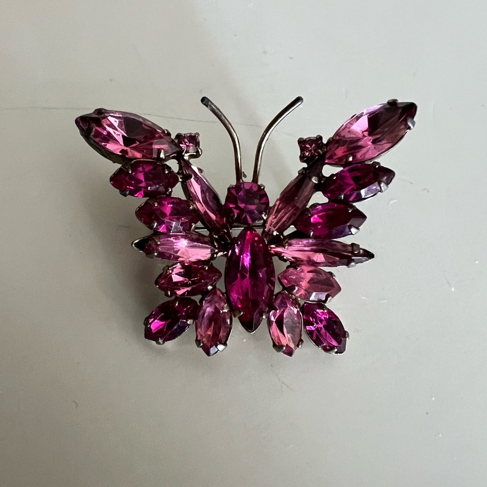Vintage mid-century butterfly brooch from the 1960s. Shades of pink and fuchsia.